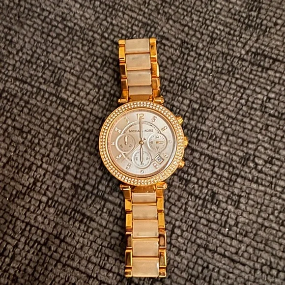 Michael Kors Rose Gold Parker Chronograph Watch – Elegant & Sparkly! - Picture 2 of 6